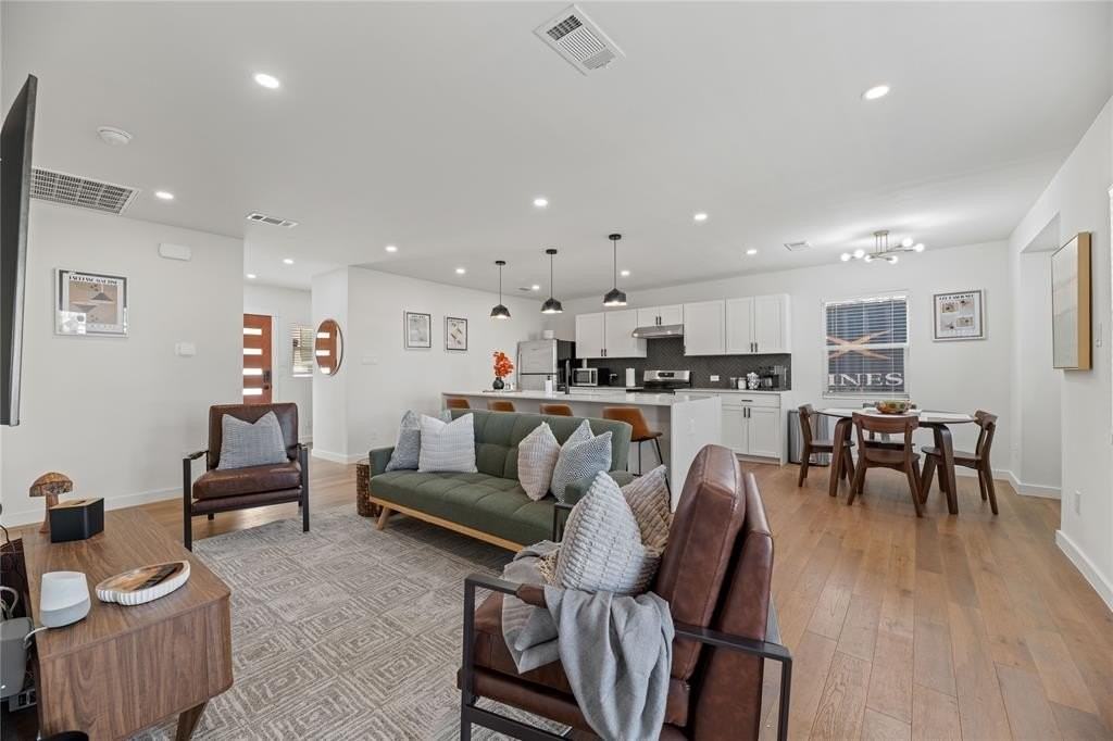 1415 Mountain Lake Rd - Photo 5 of 34