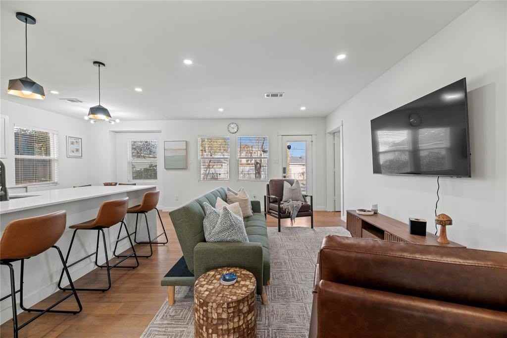 1415 Mountain Lake Rd - Photo 7 of 34