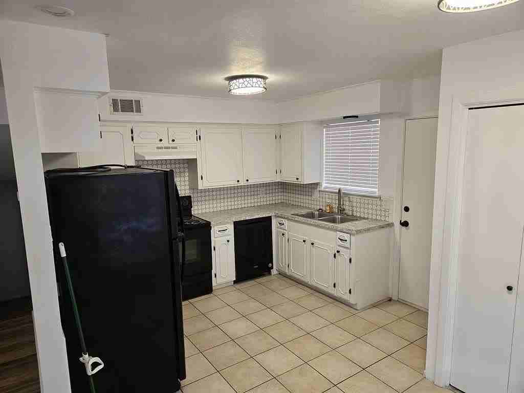 1011 S Perry Ave - Photo 4 of 11