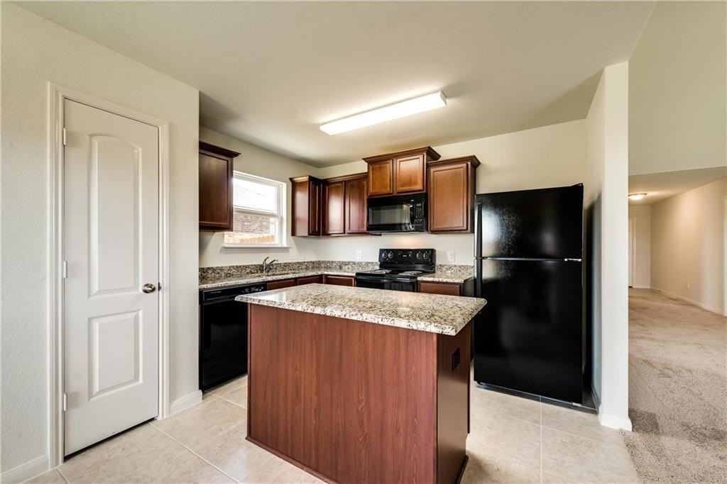 2713 Dustin Trl - Photo 2 of 3