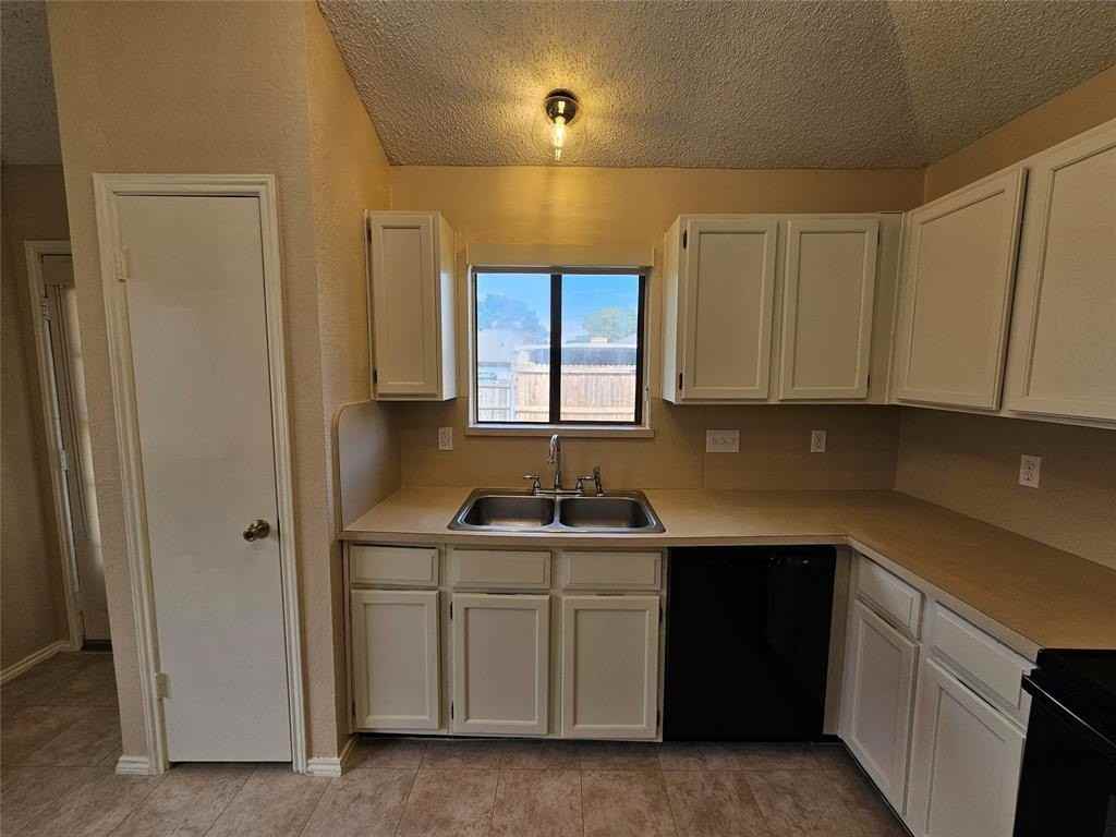 211 Cole St #211 - Photo 5 of 20