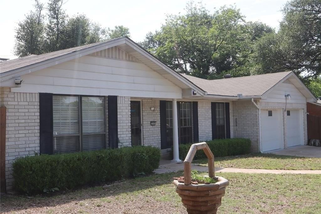 3205 Pin Oak Dr - Photo 2 of 30