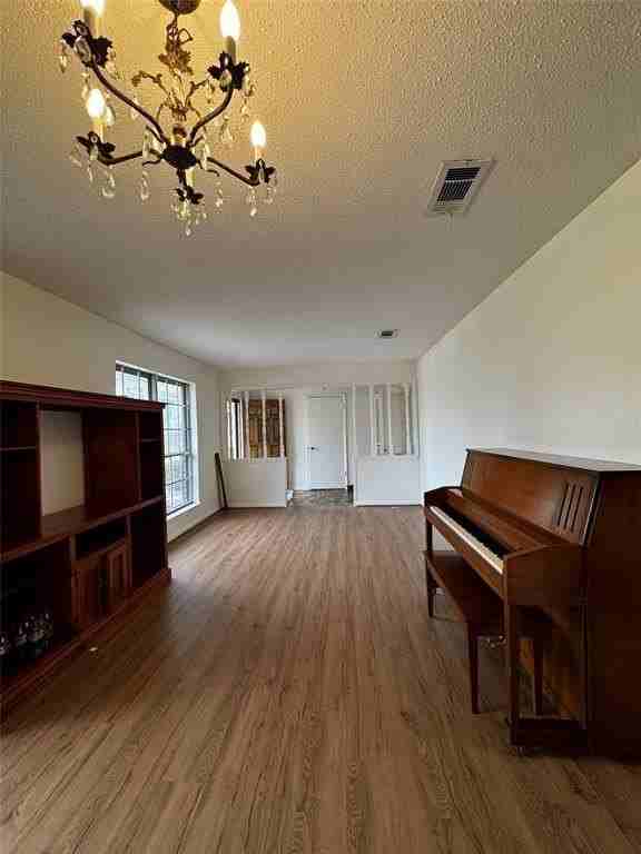 3205 Pin Oak Dr - Photo 4 of 30