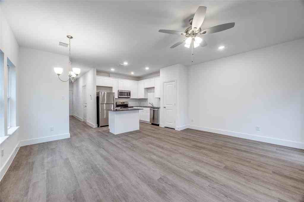 412 E 7th St #2 - Photo 2 of 12