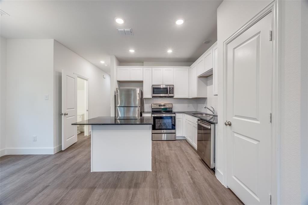 412 E 7th St #2 - Photo 4 of 12