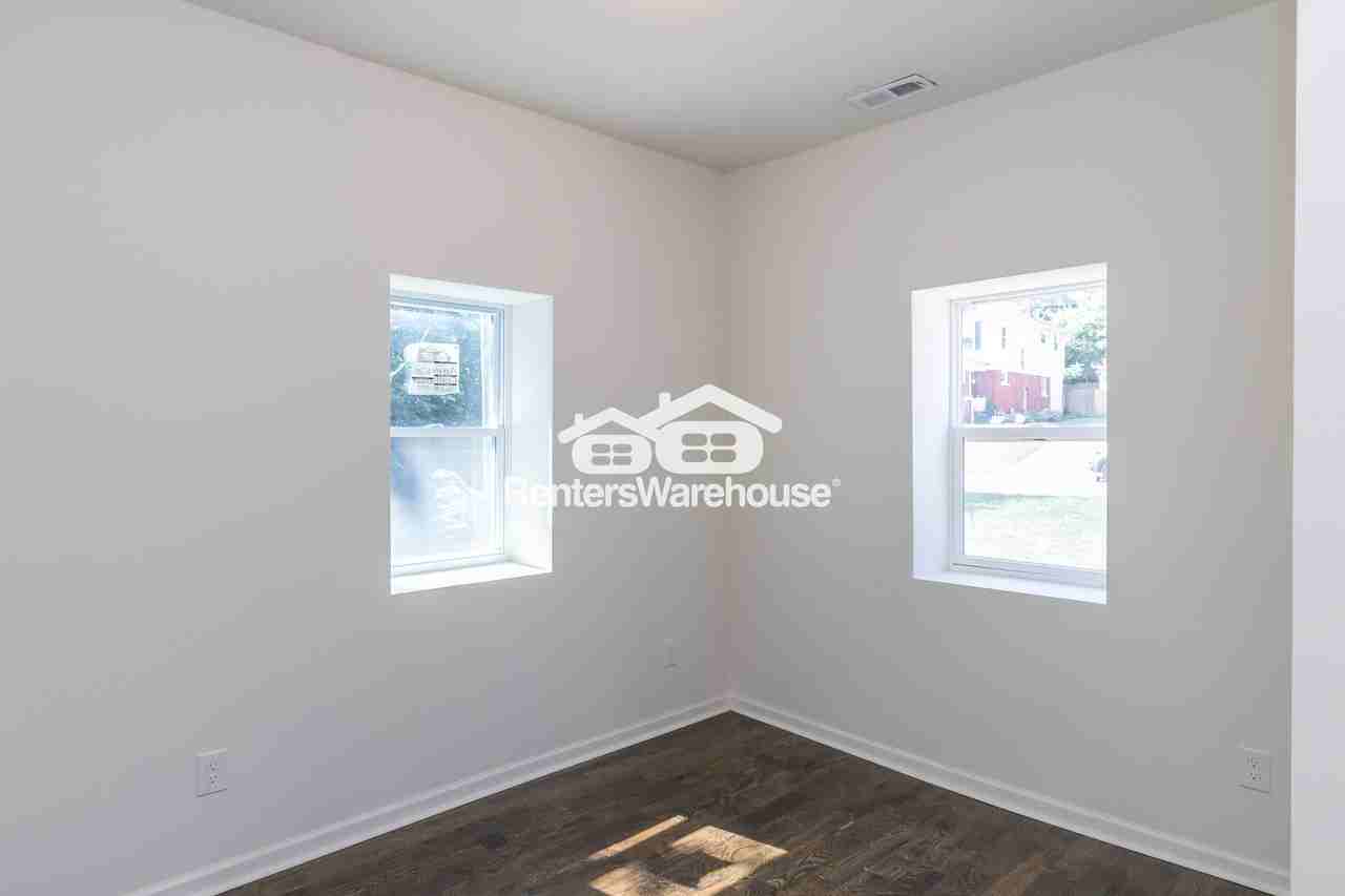 2305 E 37th St Unit 3e - Photo 3 of 23