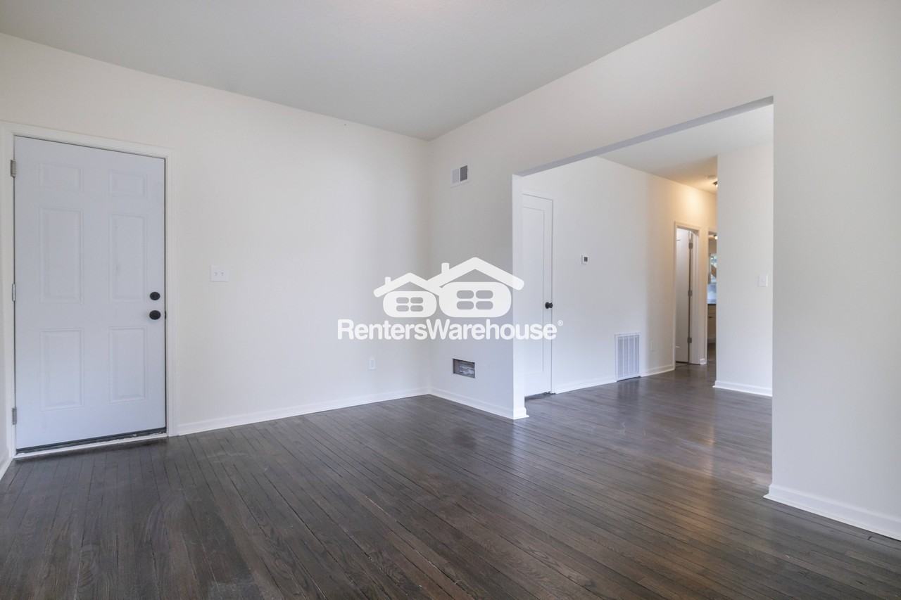 2305 E 37th St Unit 3w