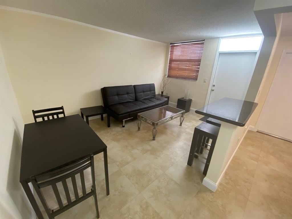 335 Collins Ave #403 - Photo 3 of 11