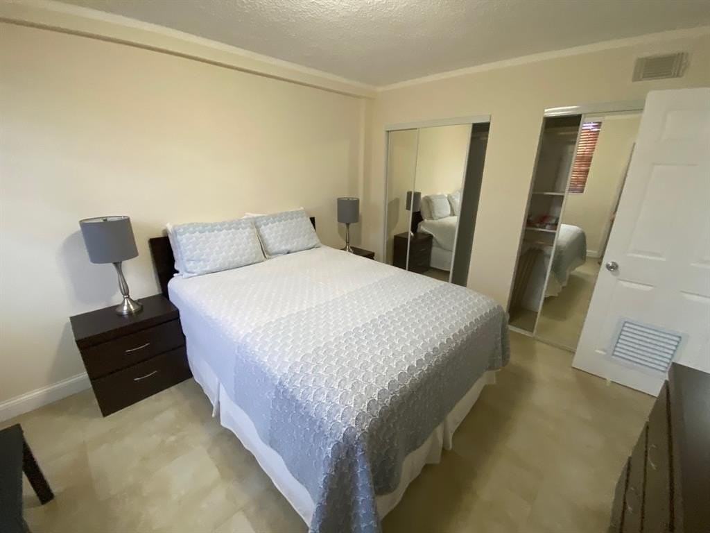 335 Collins Ave #403 - Photo 7 of 11