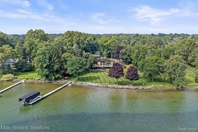 3333 W Shore Dr - Photo 2 of 50