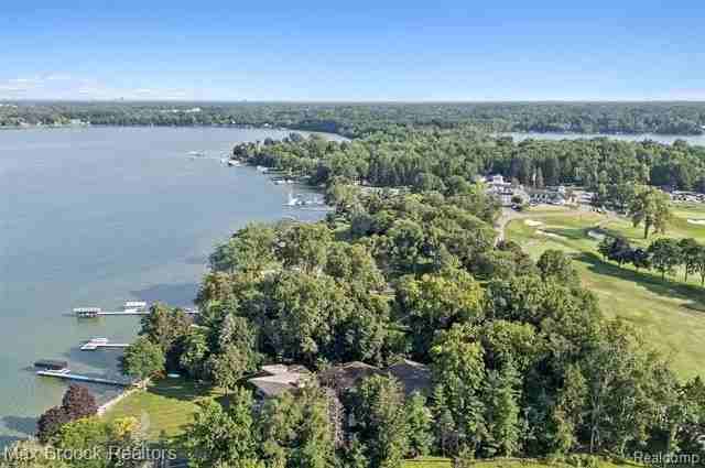 3333 W Shore Dr - Photo 5 of 50