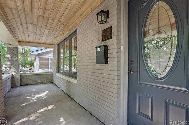 208 W Webster St - Photo 4 of 20