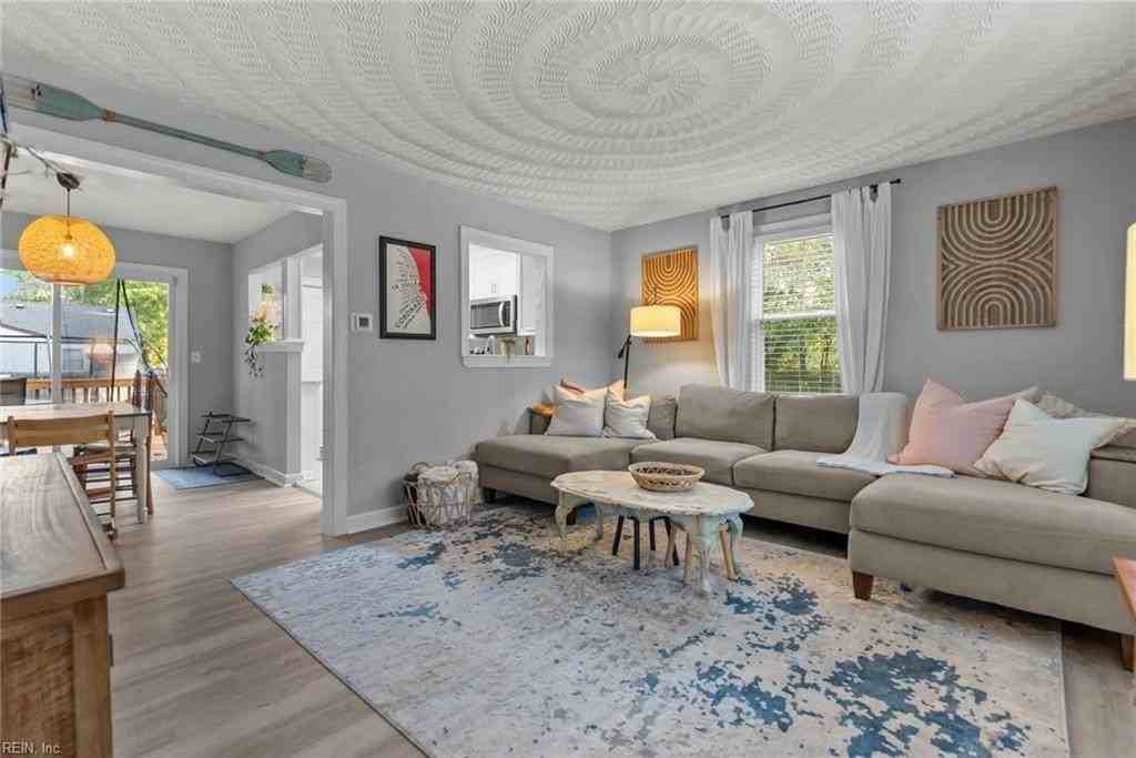 424 E Ocean Ave - Photo 2 of 33