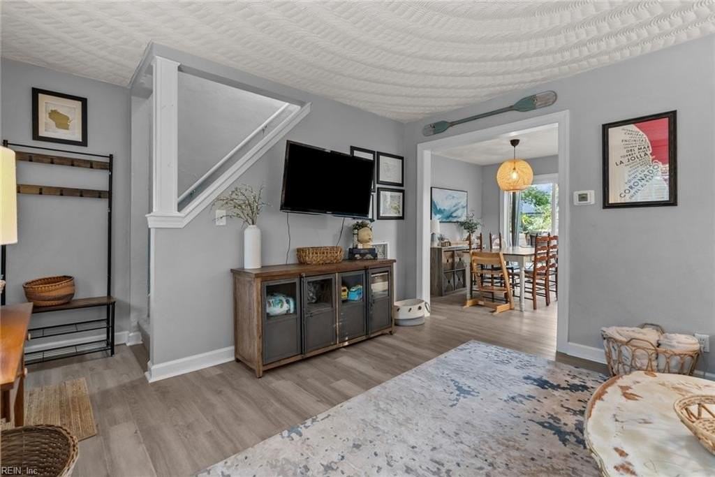 424 E Ocean Ave - Photo 3 of 33