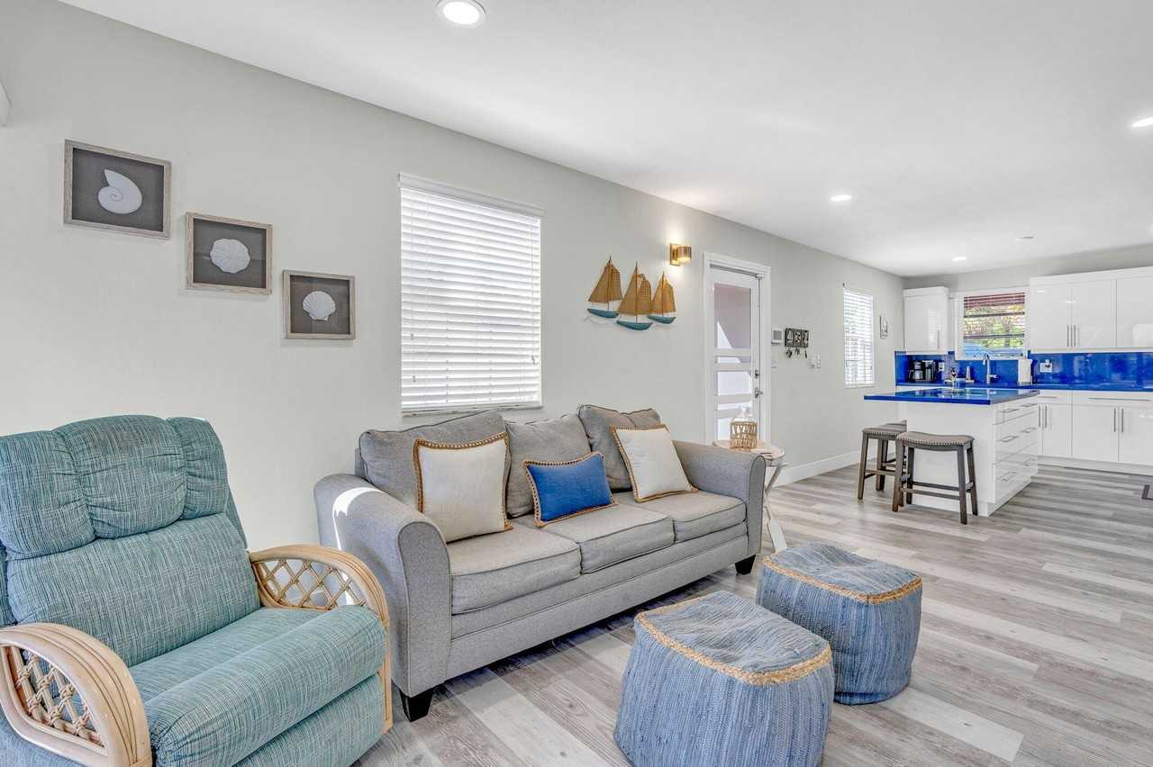 136 Sable Palm Ln - Photo 7 of 39