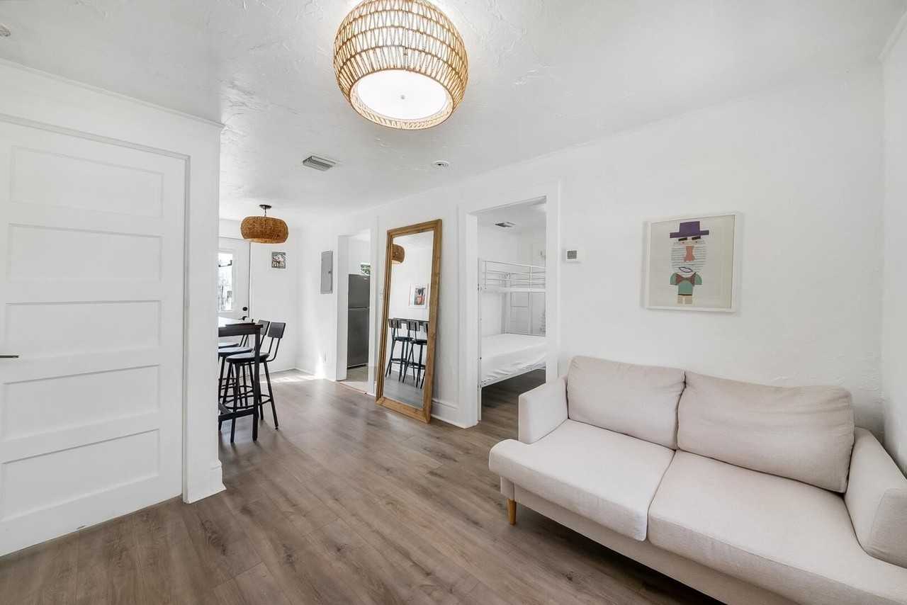 308 Sw 1st St - Photo 3 of 26