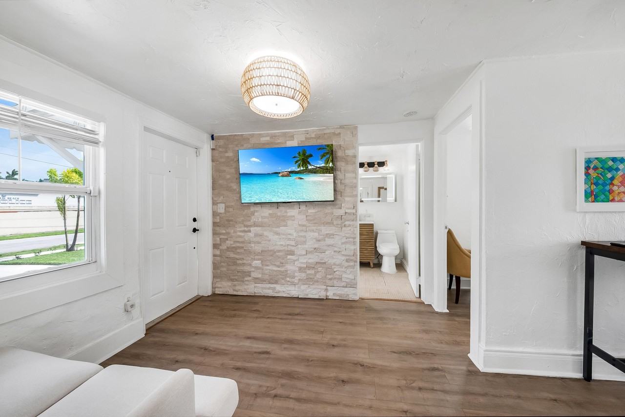 308 Sw 1st St - Photo 4 of 26