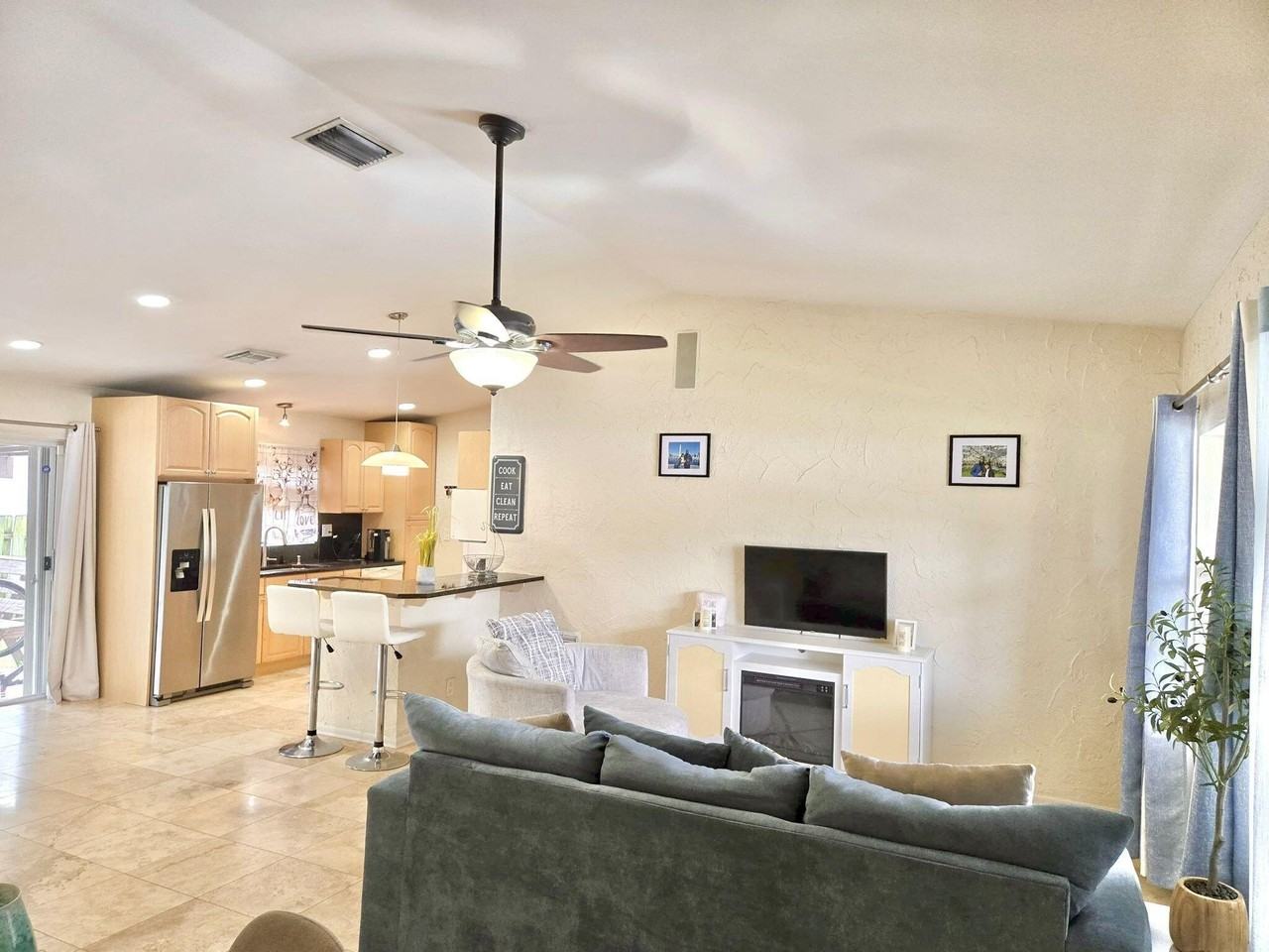 3460 Sw 3rd St - Photo 2 of 32