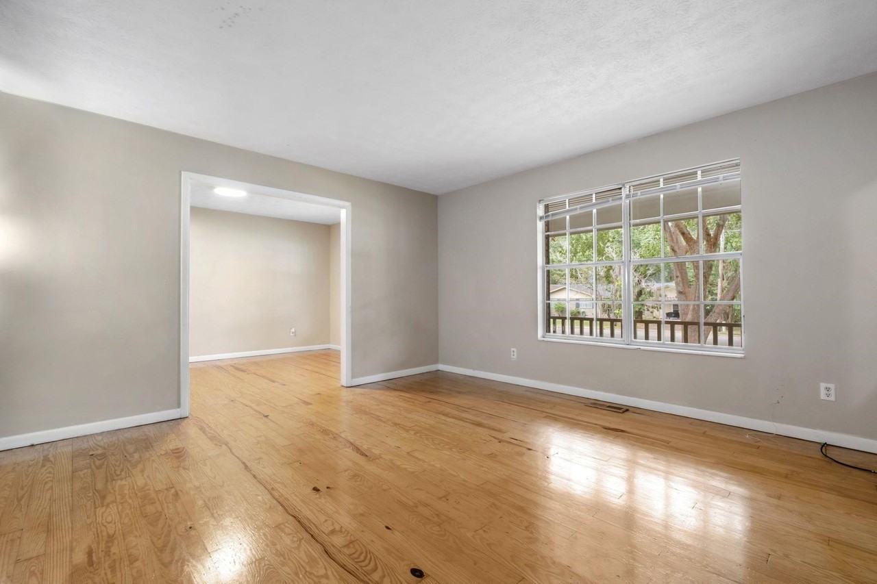 2507 Waldemar Ln - Photo 5 of 25