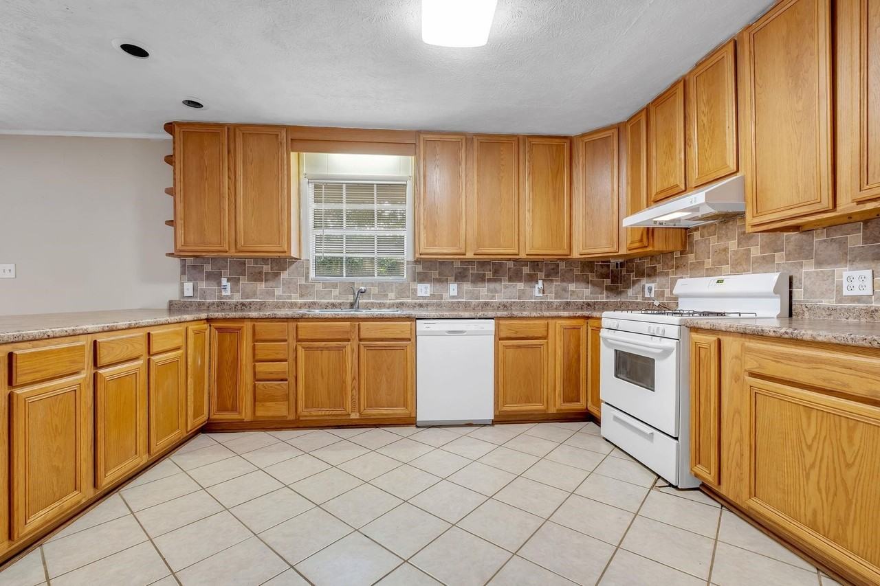 2507 Waldemar Ln - Photo 6 of 25