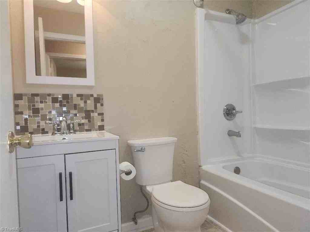 3878 Pembrooke Rd - Photo 7 of 8