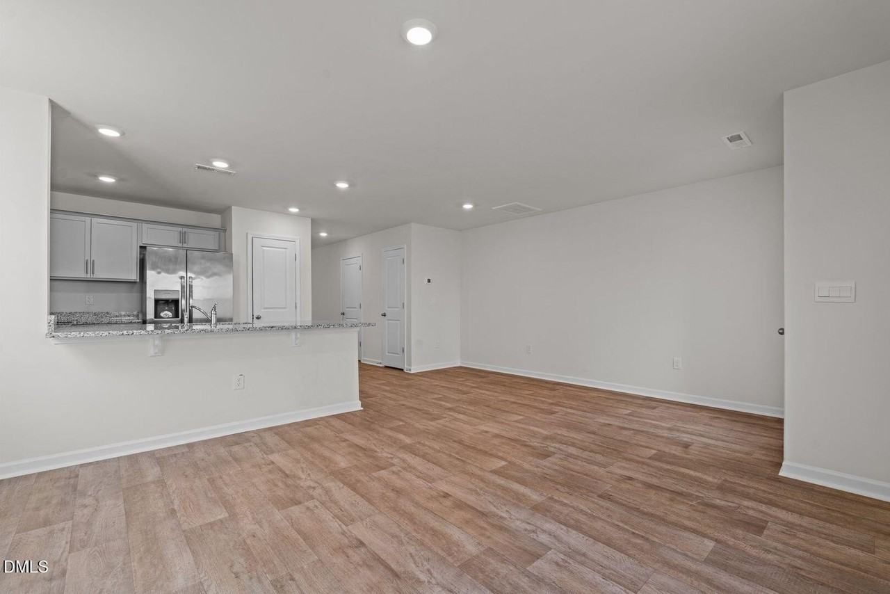 122 March Creek Dr - Photo 4 of 16