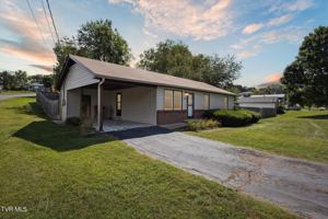 featured image of 3201 Buckingham Dr