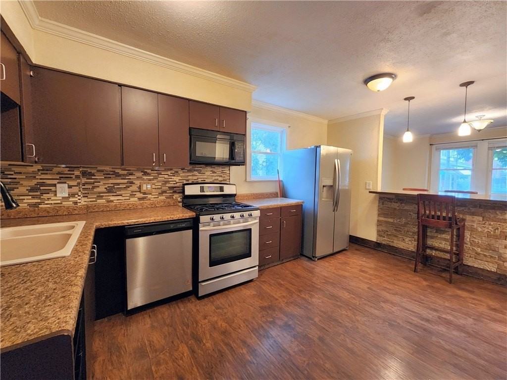 8 Riverside Ct - Photo 2 of 6