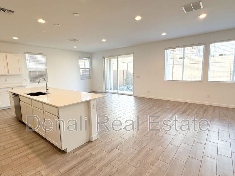 10136 East Ursula Avenue - Photo 3 of 35