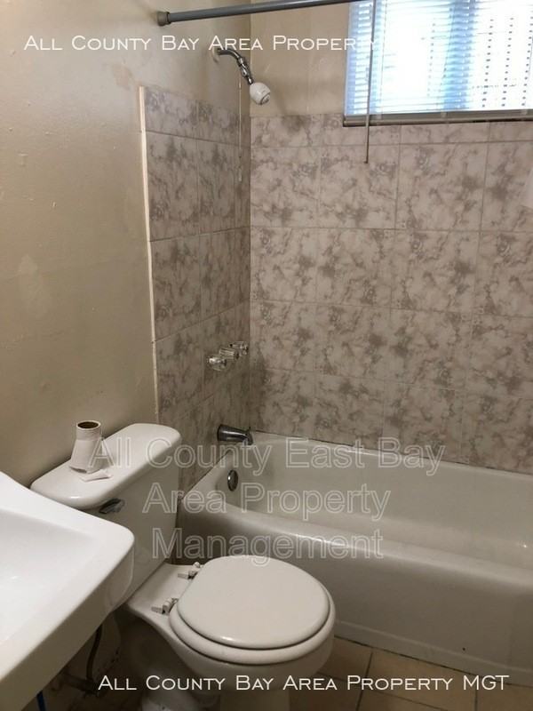 5471 Foothill Blvd #5 - Photo 5 of 5