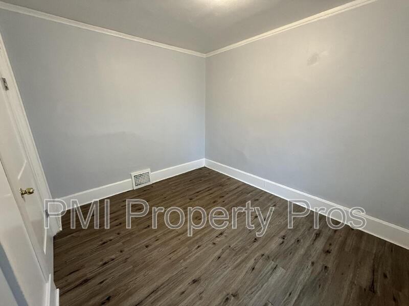 2853 N Booth St - Photo 2 of 22