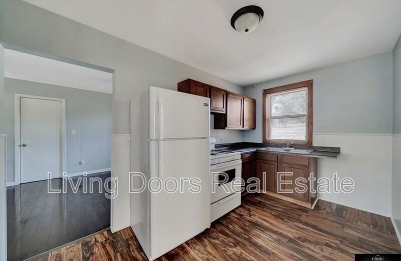 350 S St - Photo 2 of 15