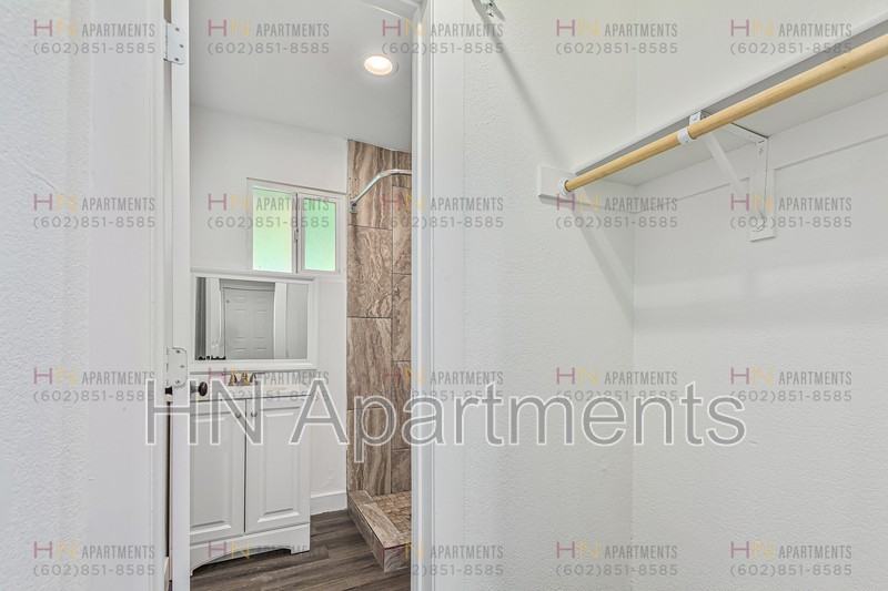 2539 W Pierson St #4 - Photo 6 of 7