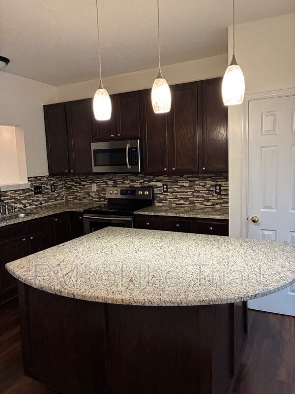 3005 Windsor Creek Way - Photo 2 of 18