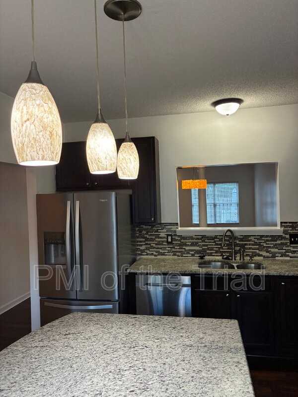 3005 Windsor Creek Way - Photo 3 of 18