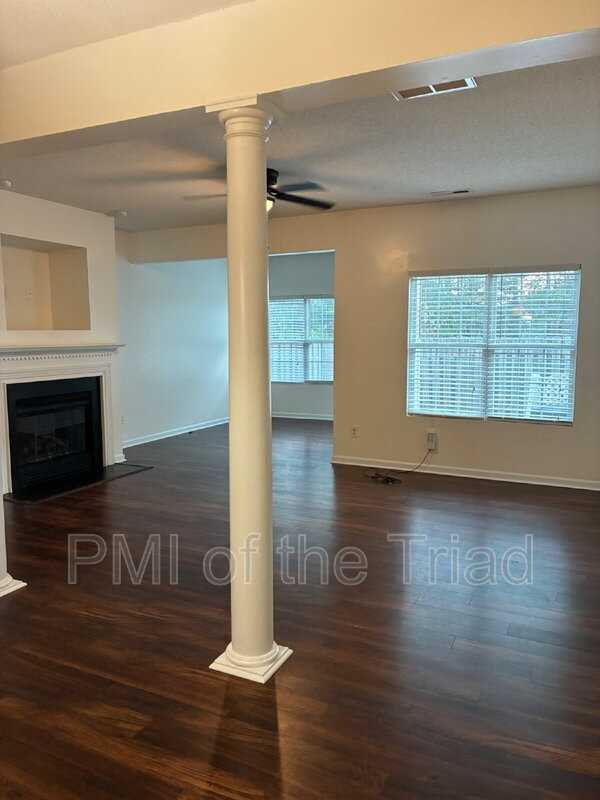 3005 Windsor Creek Way - Photo 5 of 18