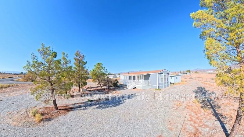 1230 Windy Ln - Photo 3 of 33