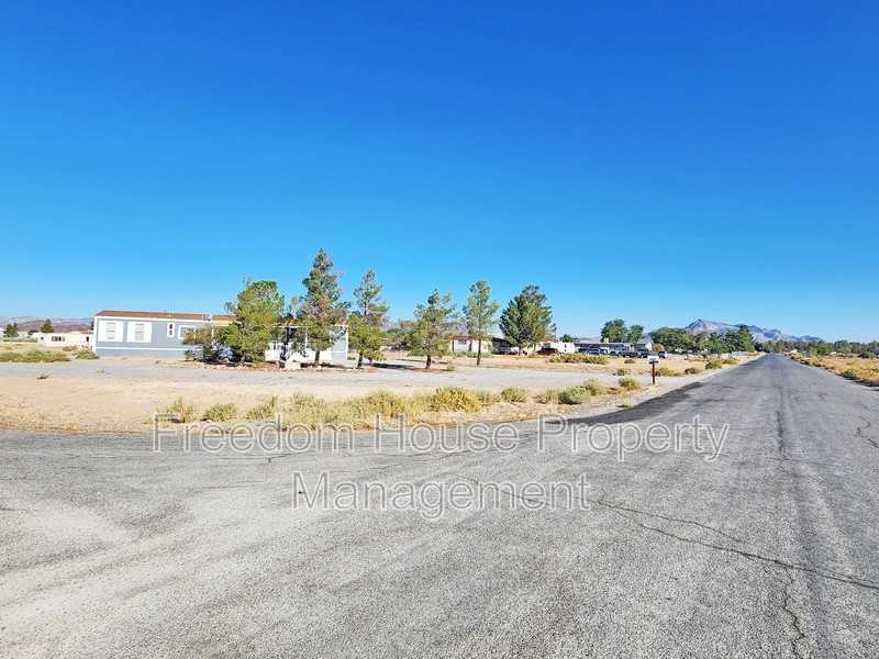1230 Windy Ln - Photo 4 of 33
