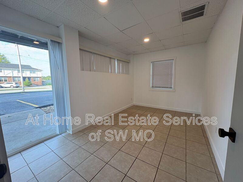 3342 E Linwood St #17 - Photo 4 of 9