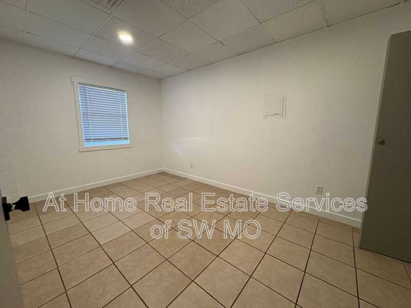 3342 E Linwood St #17 - Photo 5 of 9