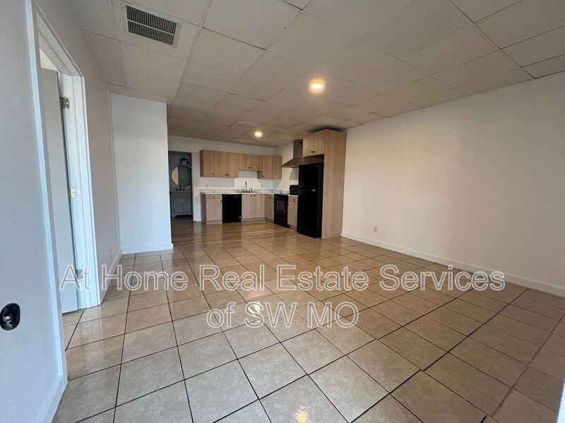 3342 E Linwood St #17 - Photo 7 of 9