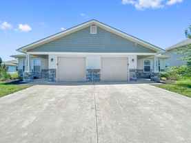 214 Sw Lily St - Photo 1 of 1