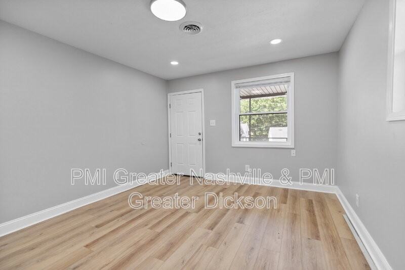 201 Sylvis St #5 - Photo 4 of 14