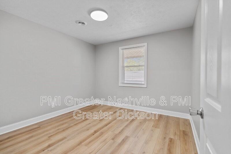 201 Sylvis St #5 - Photo 5 of 14