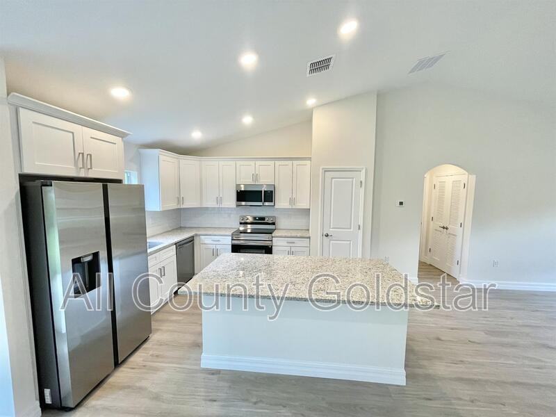 15167 Chamberlain Boulevard - Photo 2 of 16