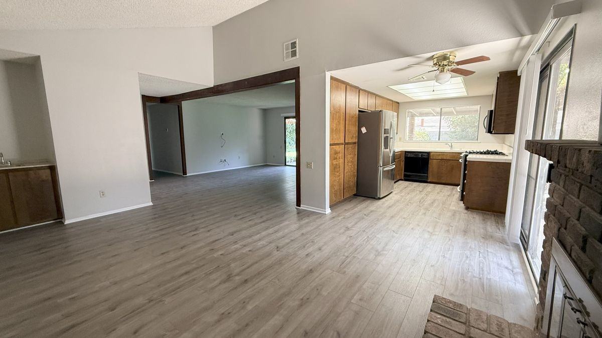 1705 Catalpa Ave - Photo 2 of 14