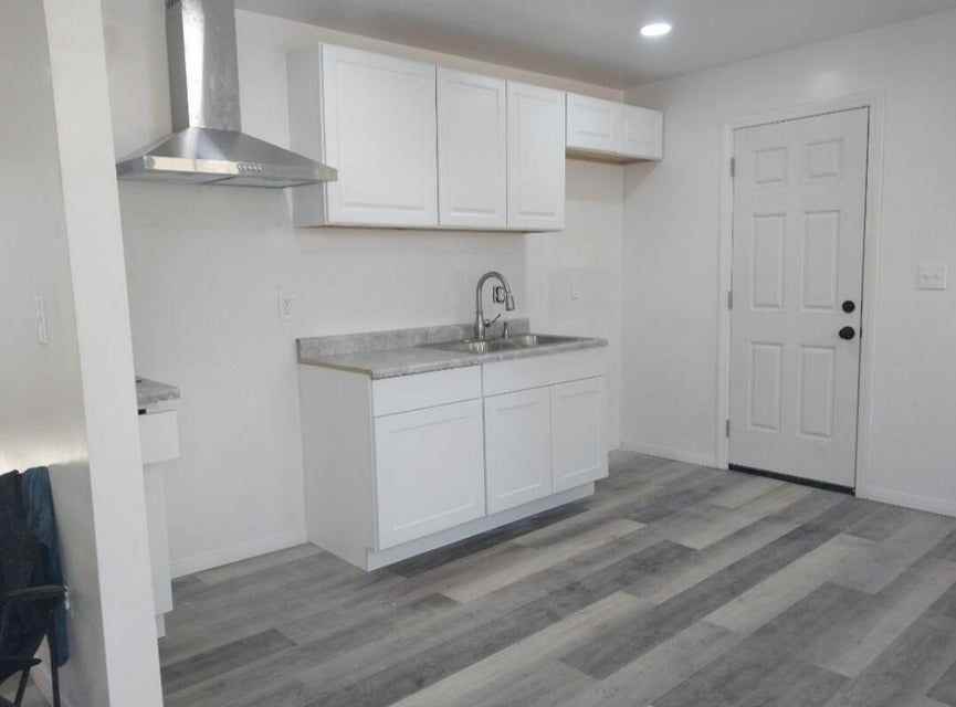 9129 Kemper Rd - Photo 2 of 5