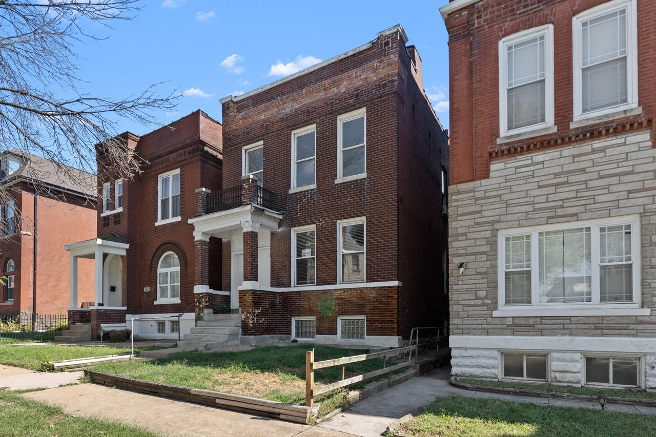 3622 California Ave 2nd Fl - Photo 2 of 36