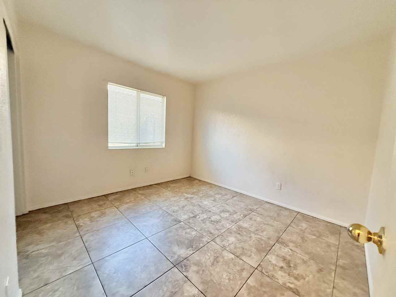 2316 East Kelton Lane - Photo 6 of 18