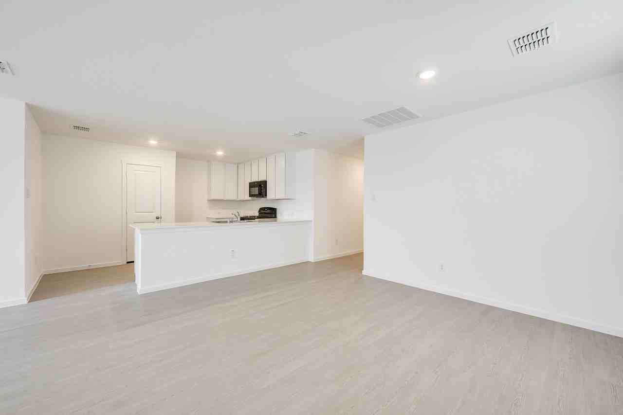4945 Draper Ridge Dr - Photo 5 of 16